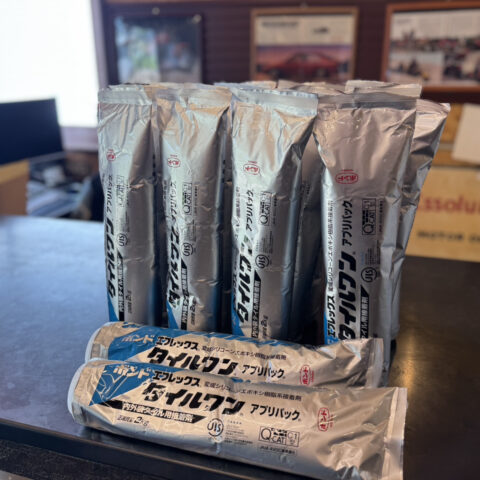 パワトレ東米里店から最新の買取情報 <br>【コニシ タイルワン 約30個】