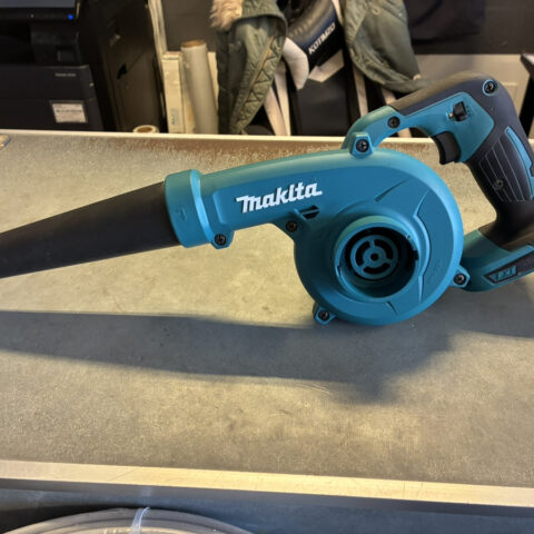 パワトレ東苗穂店から最新の買取情報<br>【makita マキタ 充電式ブロワ UB185D】