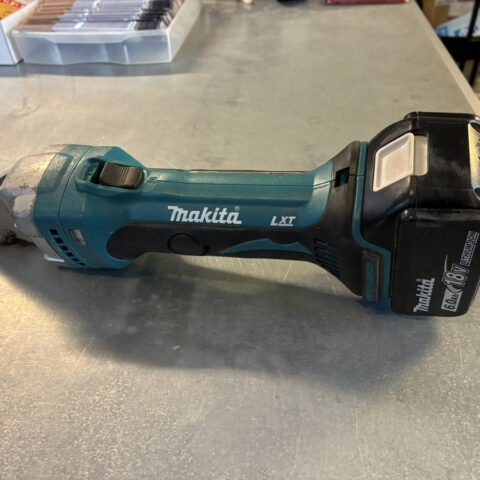 パワトレ東苗穂店から最新の買取情報 <br>【makita 充電式ストレートシャー JS161D】